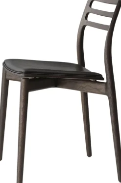 Møbler<Vipp 481 Cabin chair, Dark oak w/black leather