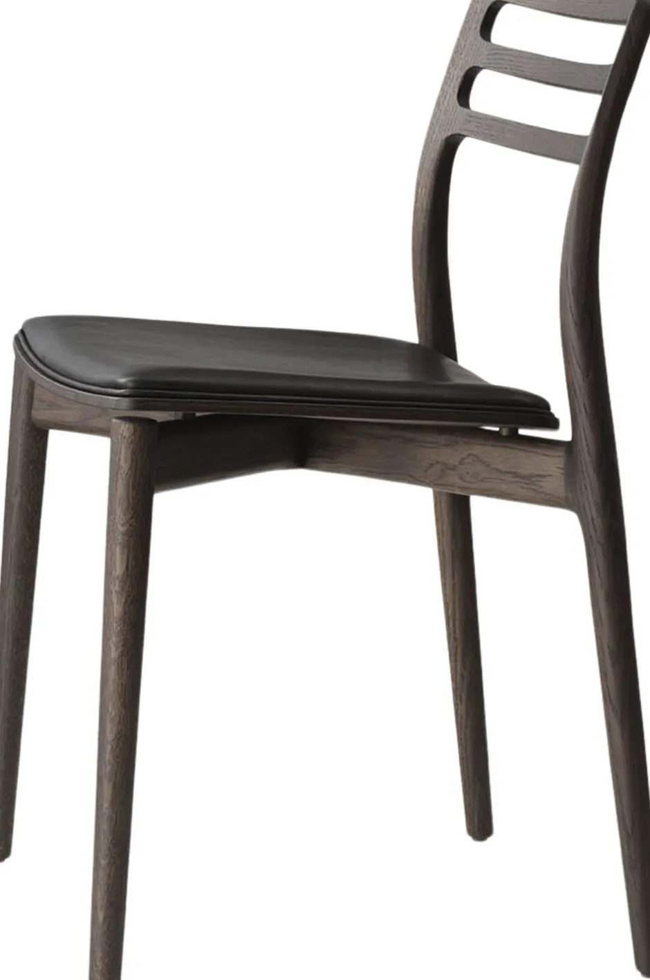 Møbler<Vipp 481 Cabin chair, Dark oak w/black leather